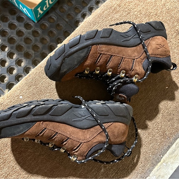 Reebok Low Cut, Ladies size 8.5 - Picture 2 of 6